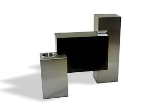 rvs urne monument mit granit und vase